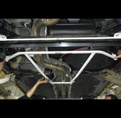 Barra de Refuerzo deportiva Renault Clio Rs Mk4 13+ UltraRacing 4p Trasera Inferior Brace 3215style=
